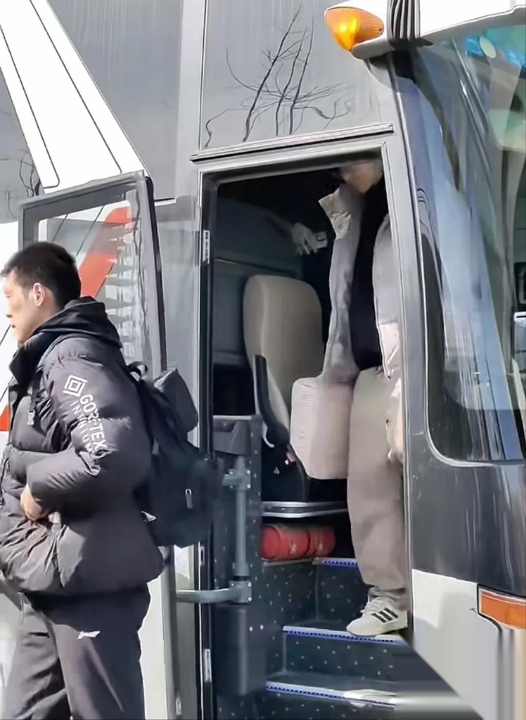 包含吉林险胜湖南，积分排名升幅不明显的词条