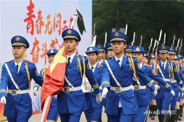 包含北京首钢奋力作战，尽展拼搏精神的词条